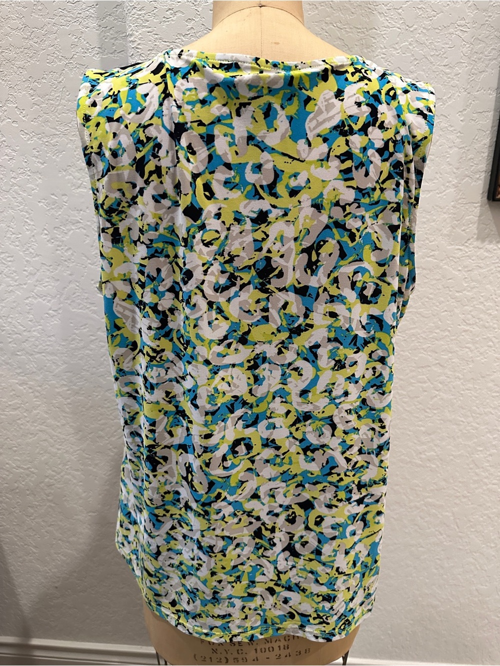 Kasper Sleeveless Keyhole Blouse in Blue, Lime & White - Picture 3 of 7